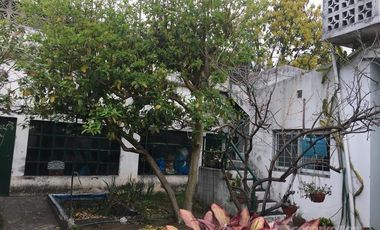 Chalet de 3 amb c/entrada de auto y jardín en José Mármol