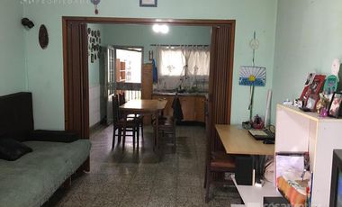 Chalet de 3 amb c/entrada de auto y jardín en José Mármol
