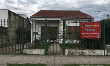 Chalet de 3 amb c/entrada de auto y jardín en José Mármol