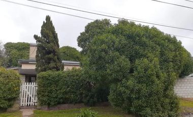 Casa en venta - 2 dormitorios 2 baños - Cochera - 337mts2 - El Faro, Mar del Plata