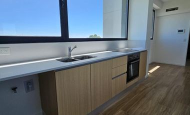 Venta y alquiler de departamento 4 ambientes con dependencia con cochera en Nordelta