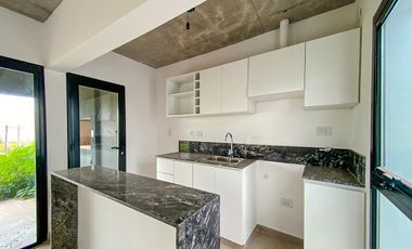 Casa de  Venta de Dos Dormitorios Frente al Colegio Joan Miro en Funes City