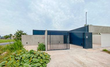 Casa de  Venta de Dos Dormitorios Frente al Colegio Joan Miro en Funes City