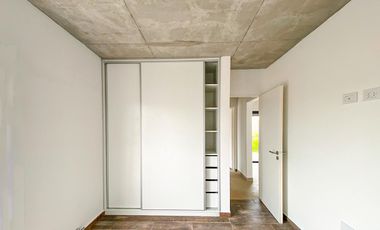 Casa de  Venta de Dos Dormitorios Frente al Colegio Joan Miro en Funes City