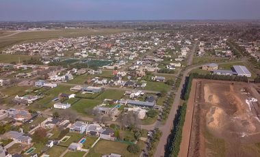 Casa de  Venta de Dos Dormitorios Frente al Colegio Joan Miro en Funes City