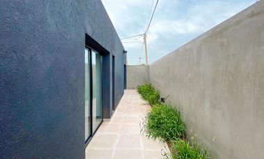 Casa de  Venta de Dos Dormitorios Frente al Colegio Joan Miro en Funes City