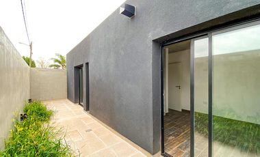 Casa de  Venta de Dos Dormitorios Frente al Colegio Joan Miro en Funes City