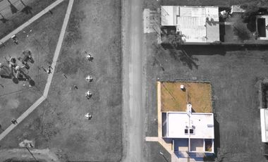 Casa de  Venta de Dos Dormitorios Frente al Colegio Joan Miro en Funes City