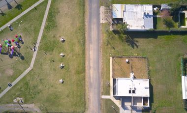 Casa de  Venta de Dos Dormitorios Frente al Colegio Joan Miro en Funes City