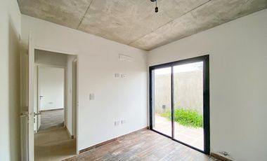 Casa de  Venta de Dos Dormitorios Frente al Colegio Joan Miro en Funes City