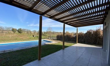 Casa en Venta con vista a espejo de agua Barrio El Canton Puerto Escobar