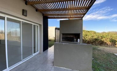 Casa en Venta con vista a espejo de agua Barrio El Canton Puerto Escobar