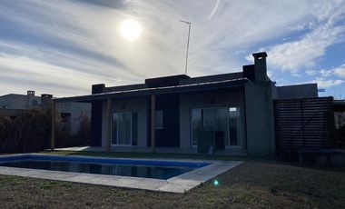 Casa en Venta con vista a espejo de agua Barrio El Canton Puerto Escobar