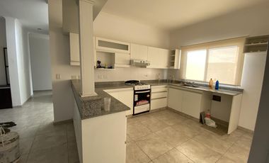Casa en Venta con vista a espejo de agua Barrio El Canton Puerto Escobar
