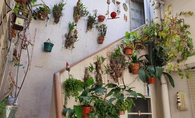Casa de 4 ambientes con garaje y terraza en el centro de Quilmes