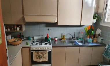 Casa de 4 ambientes con garaje y terraza en el centro de Quilmes