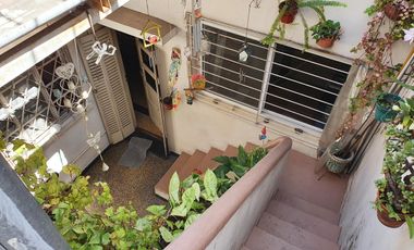 Casa de 4 ambientes con garaje y terraza en el centro de Quilmes