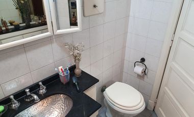 Casa de 4 ambientes con garaje y terraza en el centro de Quilmes