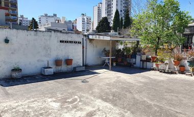 Casa de 4 ambientes con garaje y terraza en el centro de Quilmes