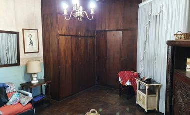 Casa de 4 ambientes con garaje y terraza en el centro de Quilmes