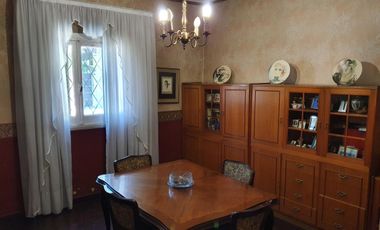 Casa de 4 ambientes con garaje y terraza en el centro de Quilmes