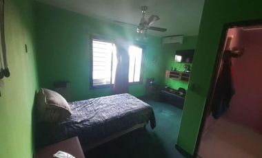 Casa venta - 4 dormitorios 2 baños - 283mts2 totales - Glew