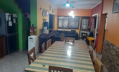 Casa venta - 4 dormitorios 2 baños - 283mts2 totales - Glew