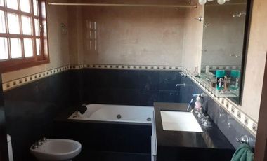 Casa venta - 4 dormitorios 2 baños - 283mts2 totales - Glew