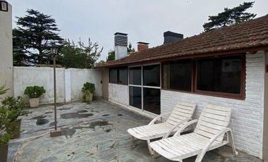 Chalet 4 ambientes con pileta y quincho en Barrio Lopez de Gomara