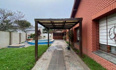 Chalet 4 ambientes con pileta y quincho en Barrio Lopez de Gomara