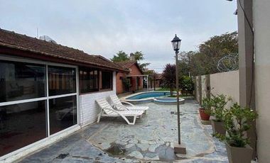 Chalet 4 ambientes con pileta y quincho en Barrio Lopez de Gomara