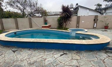 Chalet 4 ambientes con pileta y quincho en Barrio Lopez de Gomara