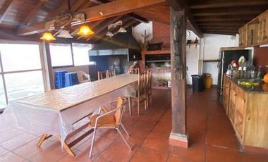 Chalet 4 ambientes con pileta y quincho en Barrio Lopez de Gomara