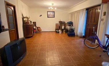 Chalet 4 ambientes con pileta y quincho en Barrio Lopez de Gomara