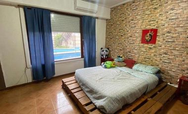 Chalet 4 ambientes con pileta y quincho en Barrio Lopez de Gomara