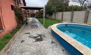 Chalet 4 ambientes con pileta y quincho en Barrio Lopez de Gomara