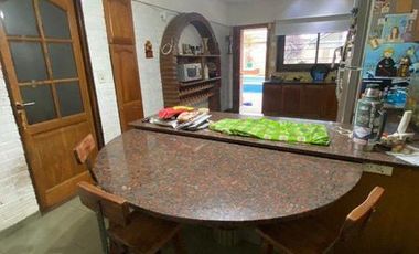 Chalet 4 ambientes con pileta y quincho en Barrio Lopez de Gomara