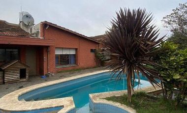 Chalet 4 ambientes con pileta y quincho en Barrio Lopez de Gomara