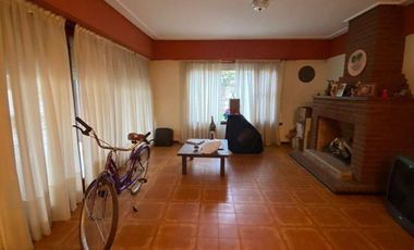 Chalet 4 ambientes con pileta y quincho en Barrio Lopez de Gomara