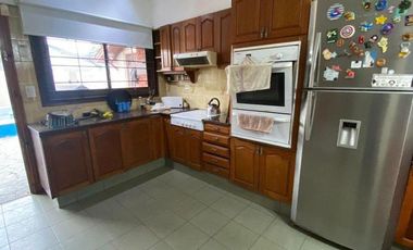 Chalet 4 ambientes con pileta y quincho en Barrio Lopez de Gomara