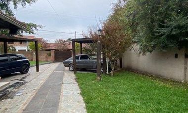 Chalet 4 ambientes con pileta y quincho en Barrio Lopez de Gomara