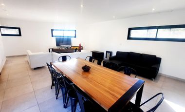 Venta Casa 5 ambientes cochera parque pileta en Vicente Casares
