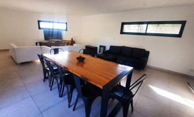Venta Casa 5 ambientes cochera parque pileta en Vicente Casares