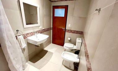 Venta Casa 5 ambientes cochera parque pileta en Vicente Casares