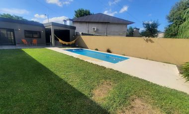 Venta Casa 5 ambientes cochera parque pileta en Vicente Casares