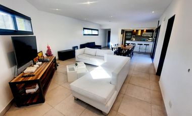 Venta Casa 5 ambientes cochera parque pileta en Vicente Casares
