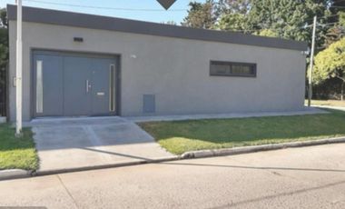 Venta Casa 5 ambientes cochera parque pileta en Vicente Casares