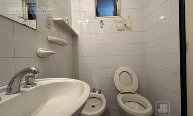 Casa en venta en Barrio Güemes, 2 dormitorios con cochera