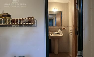 Casa en venta en Barrio Güemes, 2 dormitorios con cochera