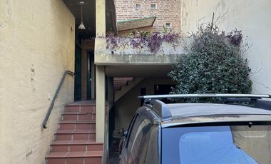 Casa en venta en Barrio Güemes, 2 dormitorios con cochera